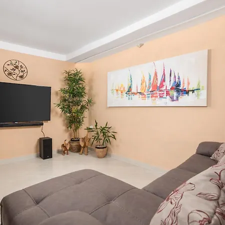 Volcera Apartment *