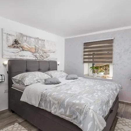Volcera Apartment